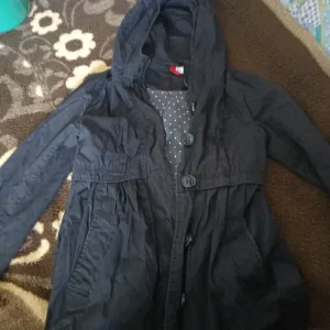H&M DIVIDED