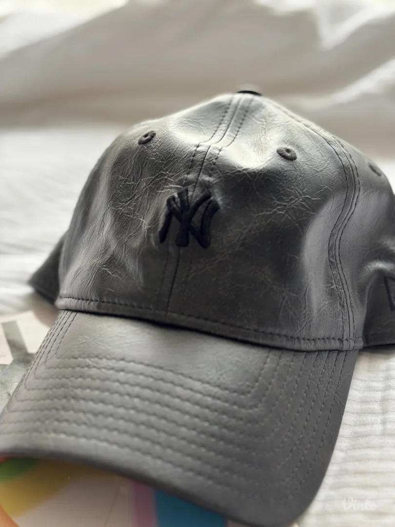 NEW ERA KAČKET OD IMITACIJE KOŽE