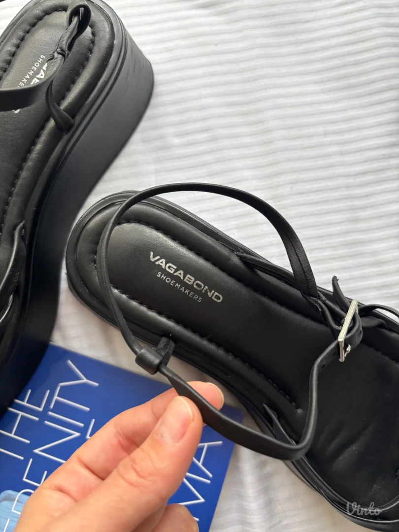 KOŽNE SANDALE NA PLATFORMU