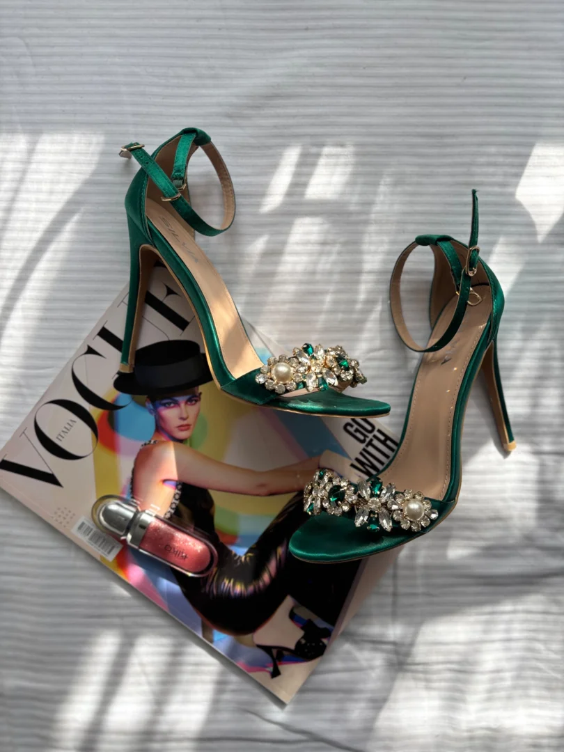 SANDALE SA KAMENČIĆIMA