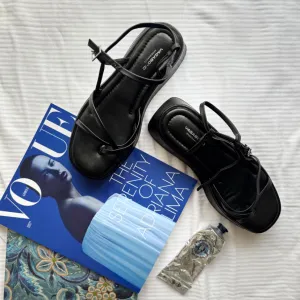 KOŽNE SANDALE NA PLATFORMU