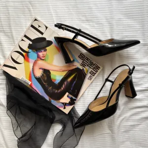 H&M LAKOVANE SALONKE