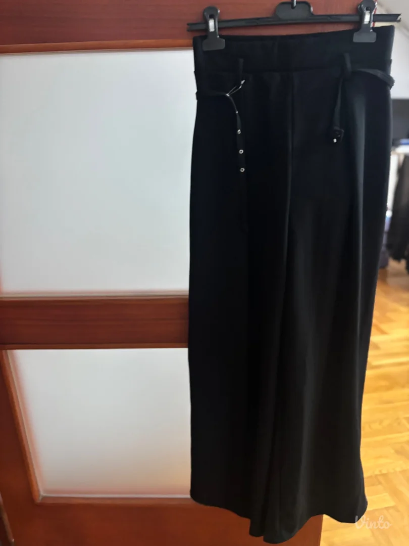 H&M pantalone širokih nogavica