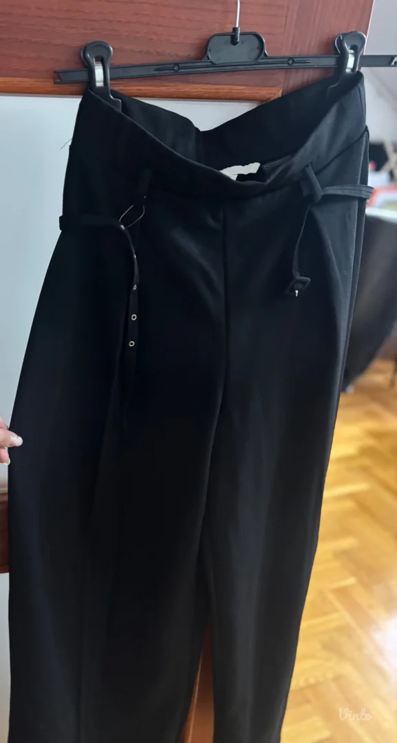 H&M pantalone širokih nogavica