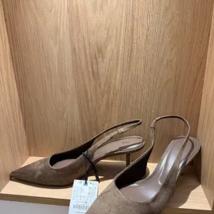 Zara stikle br. 40
