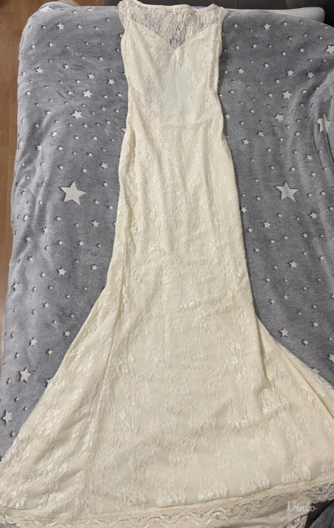 Duga krem haljina sa čipkom