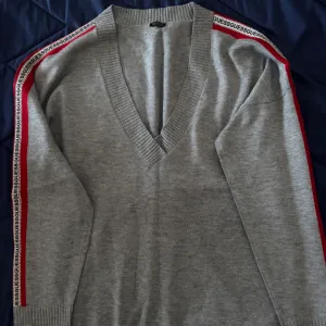 Ženski guess dzemper