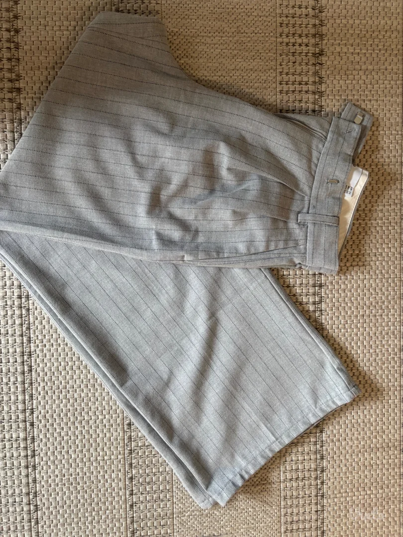 Bershka sive pantalone