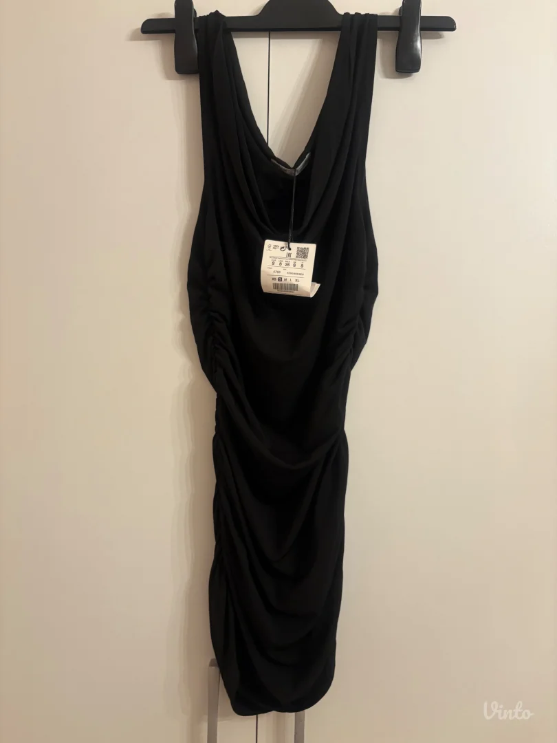 Novo sa etiketom - crna mini haljina pull&bear