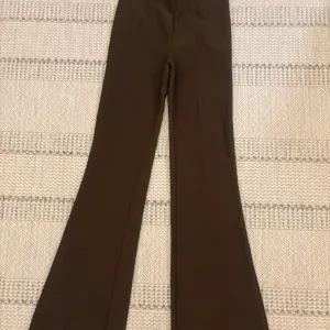 Novo - braon pantalone