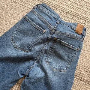 Bershka farmerke 34 petite