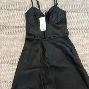 NOVO haljina Stradivarius