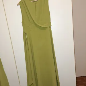 Shein - zelena haljina