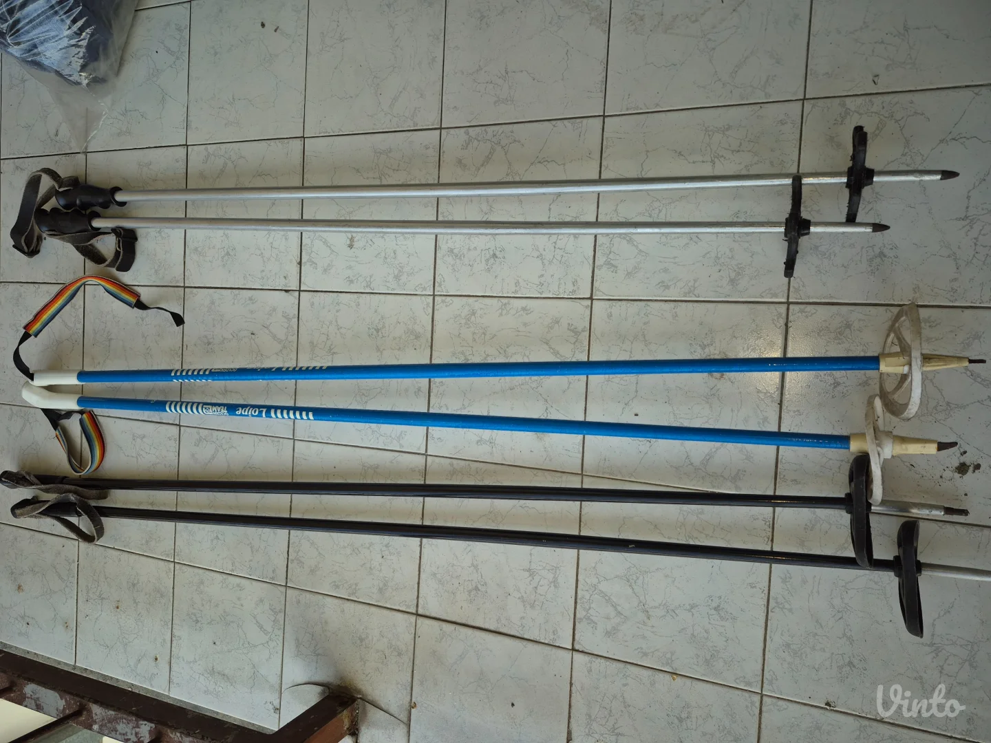 Skije,pancerice i stapovi