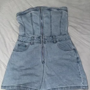 Stradivarius kombinezon