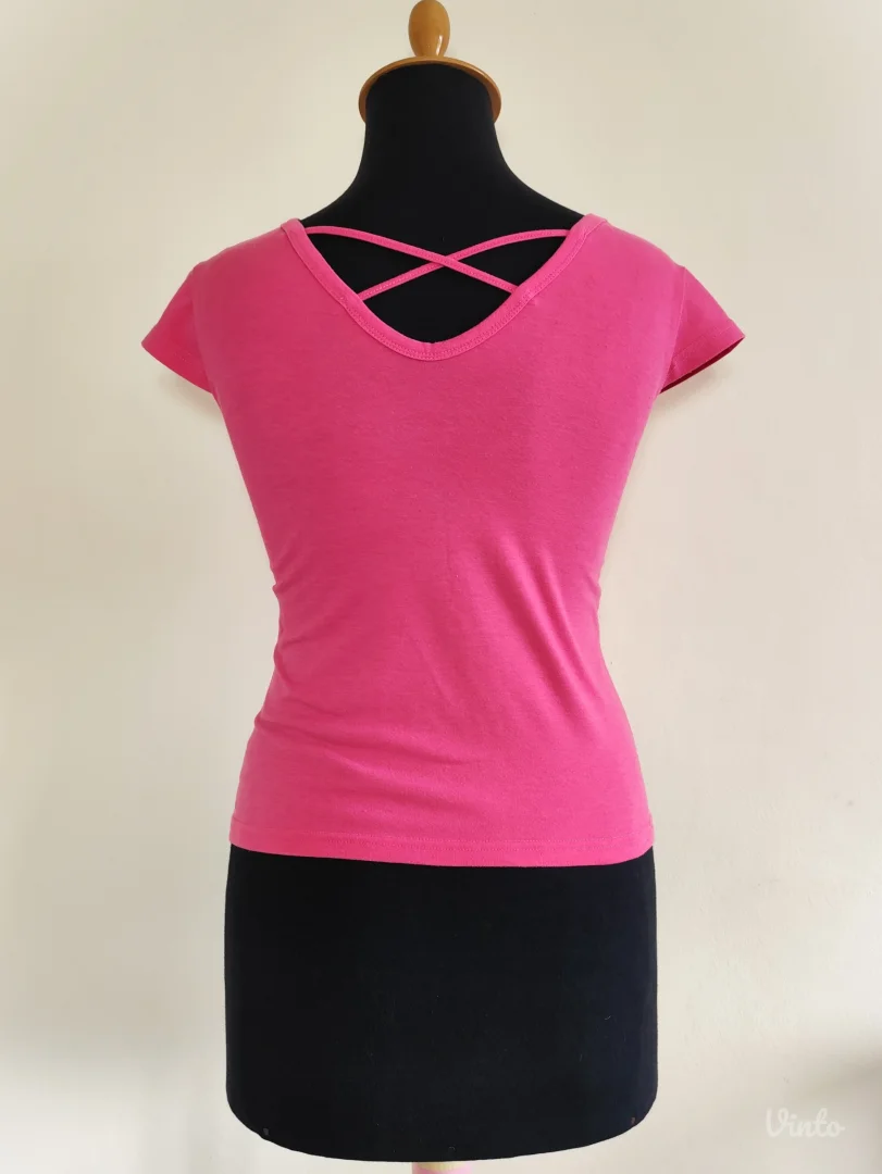 Pink majica, pamučna, kratak rukav, sa natpisom, S