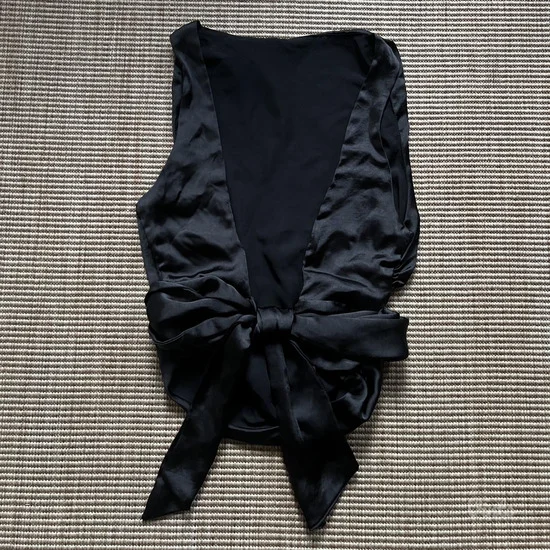 ZARA viralna majica otvorenih ledja