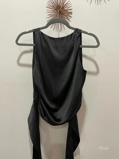 ZARA viralna majica otvorenih ledja