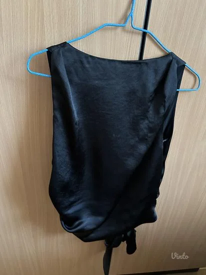 ZARA viralna majica otvorenih ledja