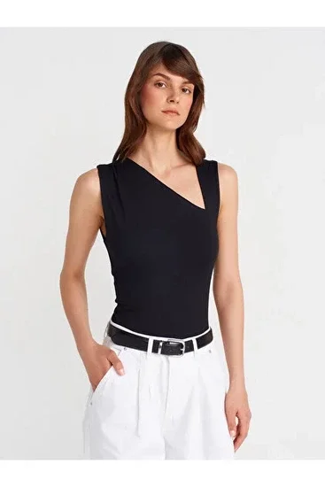 Stradivarius asimetrična majica