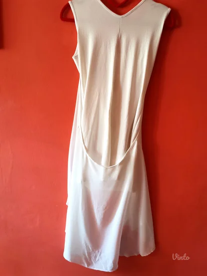 Bela viseslojna majica