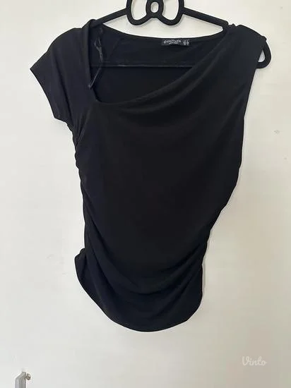 Stradivarius asimetrična majica