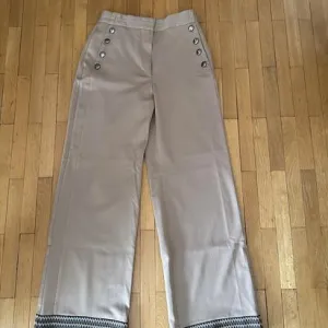 MANGO pantalone visoki struk