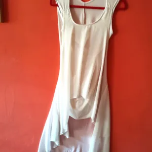 Bela viseslojna majica