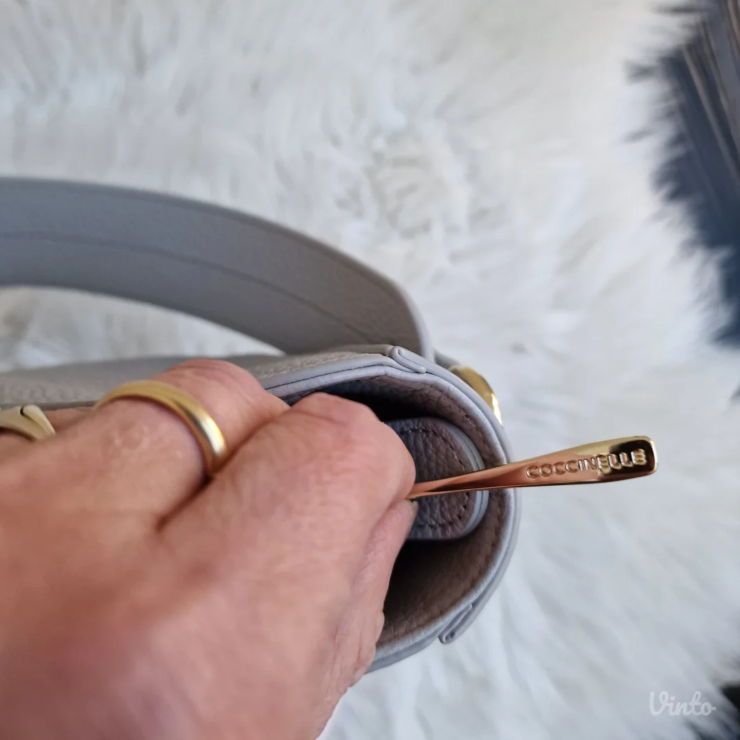 Kožna torba Coccinelle Novo original