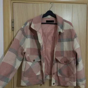 Oversized karirana jaknica