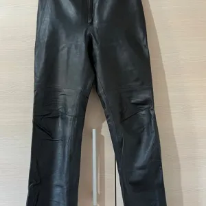 Kozne retro pantalone