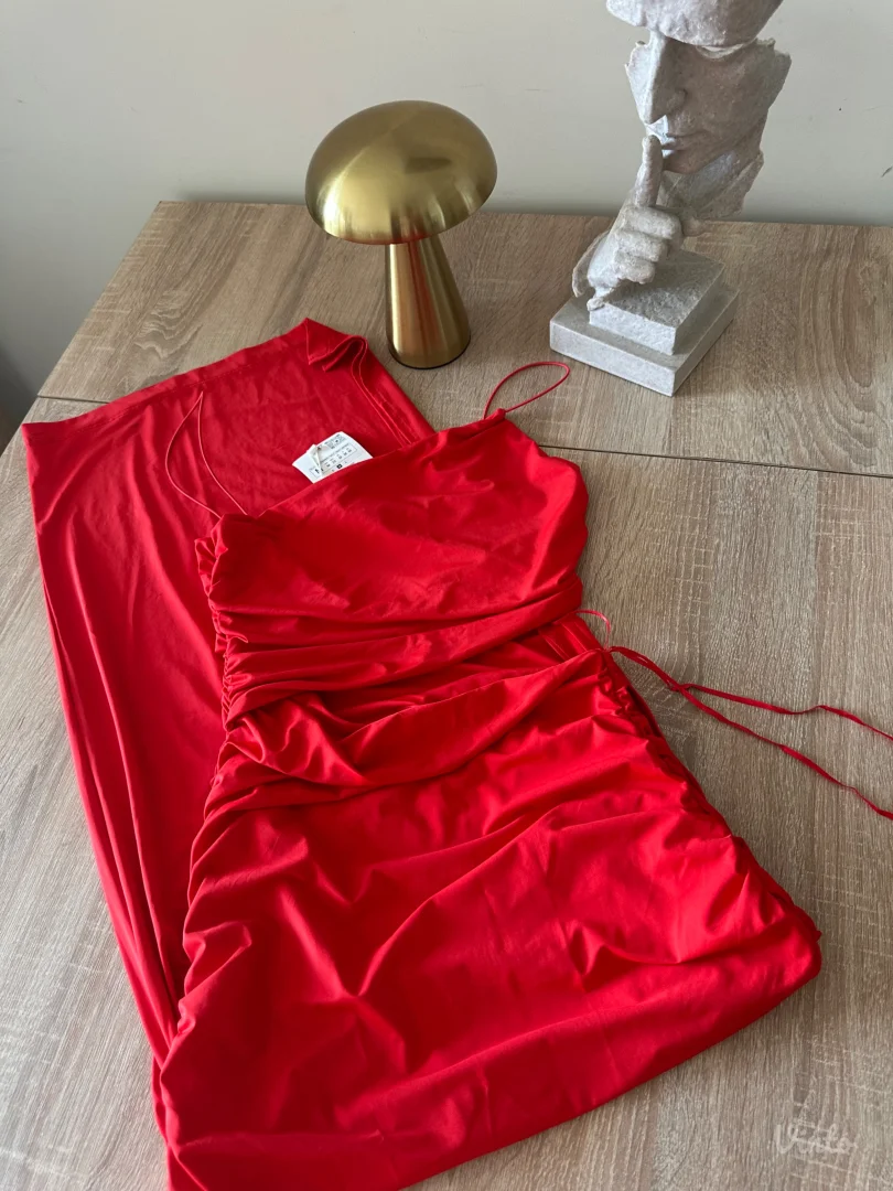 Zara crvena midi haljina👗sa etiketom‼️