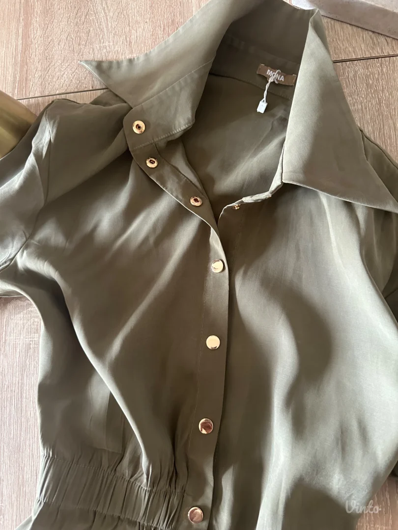 Mona kosulja iz jesenje kolekcije sa zlatnim detaljima