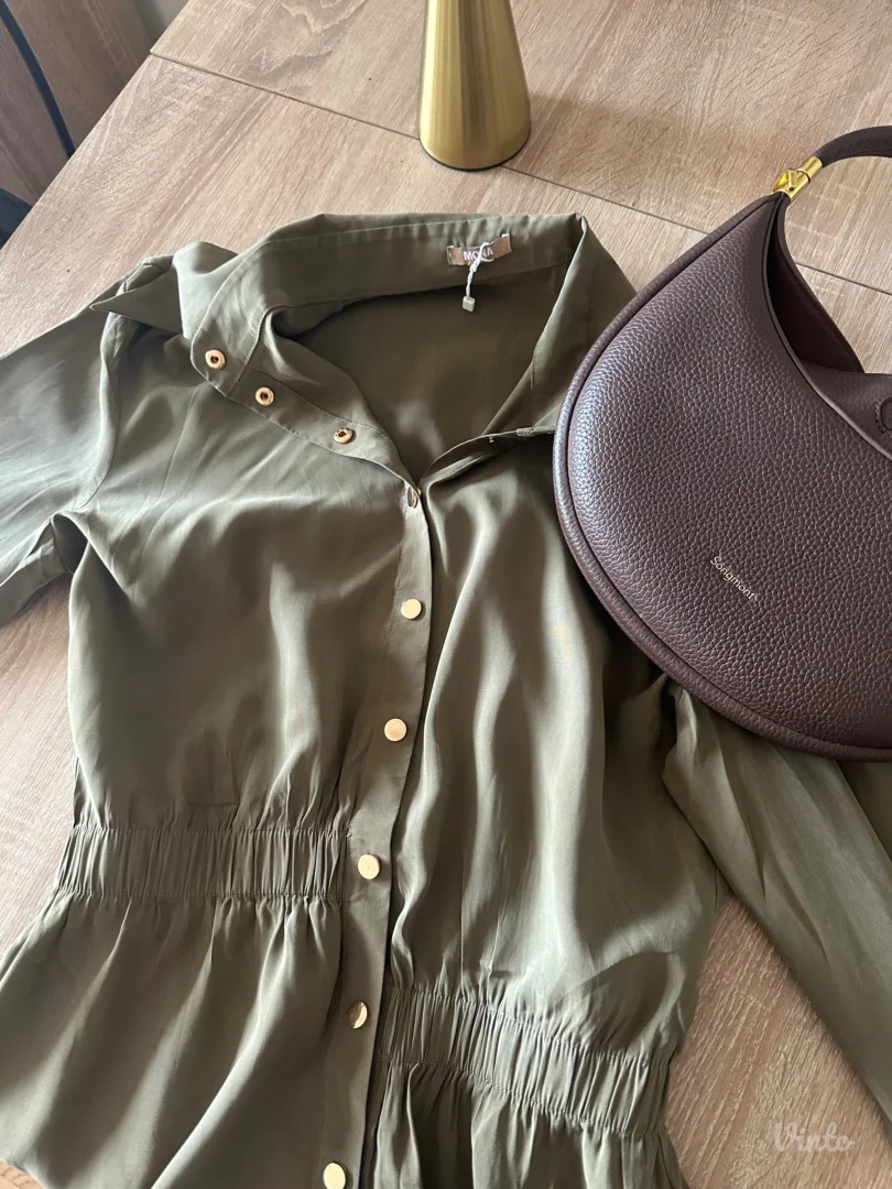 Mona kosulja iz jesenje kolekcije sa zlatnim detaljima