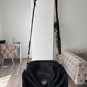 Beverly Hills Polo Club crna crossbody torba - KAO NOVA