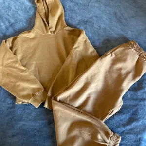 Bershka- komplet trenerka