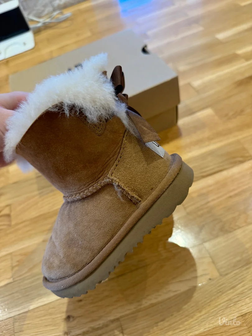 UGG - Kids 23.5