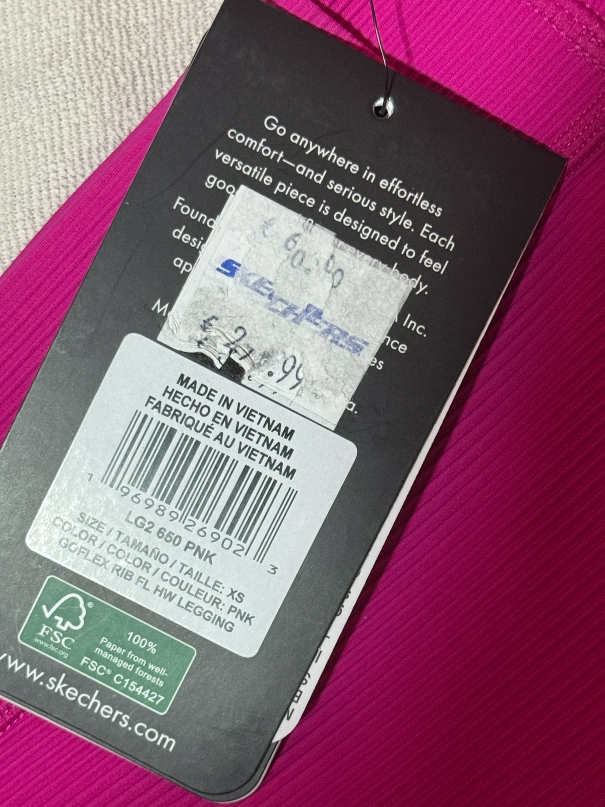 Skechers helanke sa etiketom