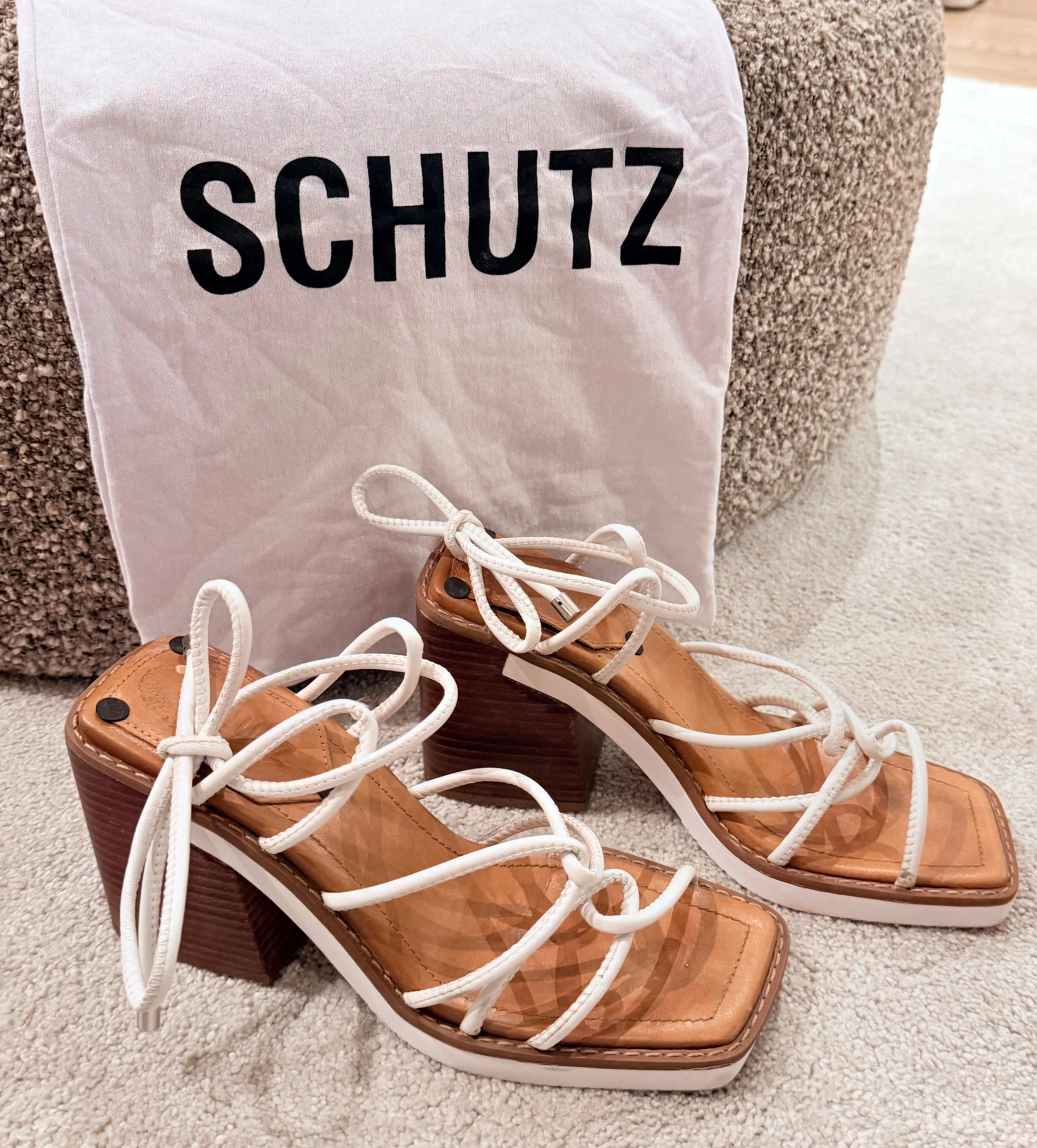 Schutz bele sandale