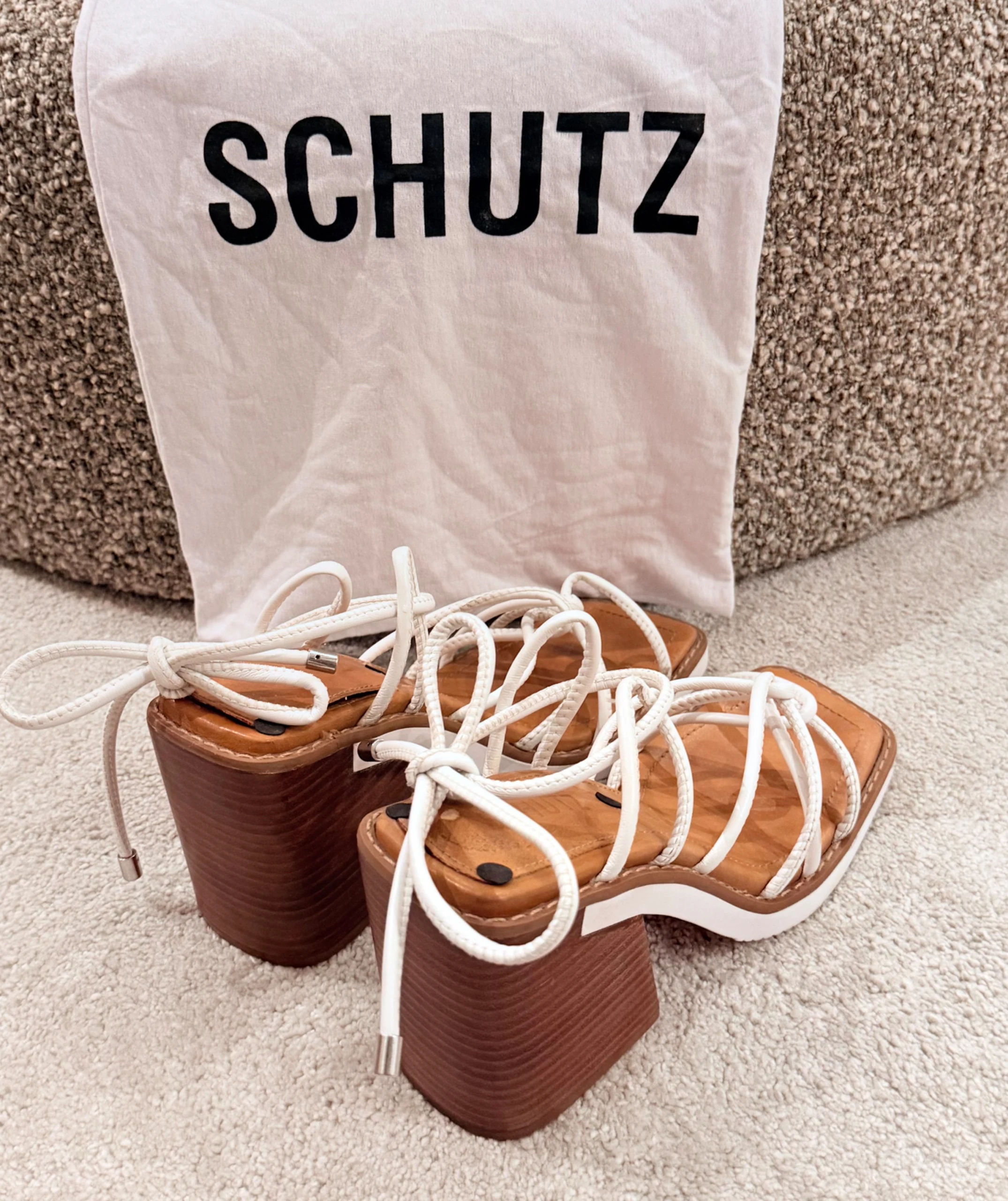 Schutz bele sandale