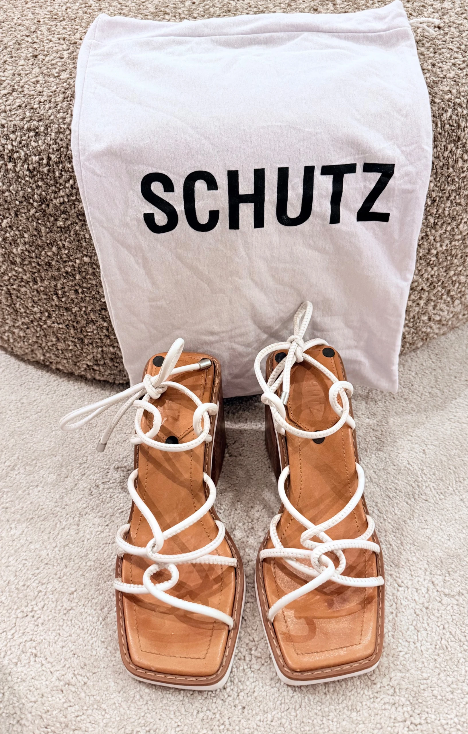 Schutz bele sandale
