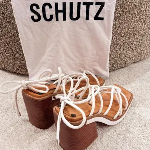 Schutz bele sandale