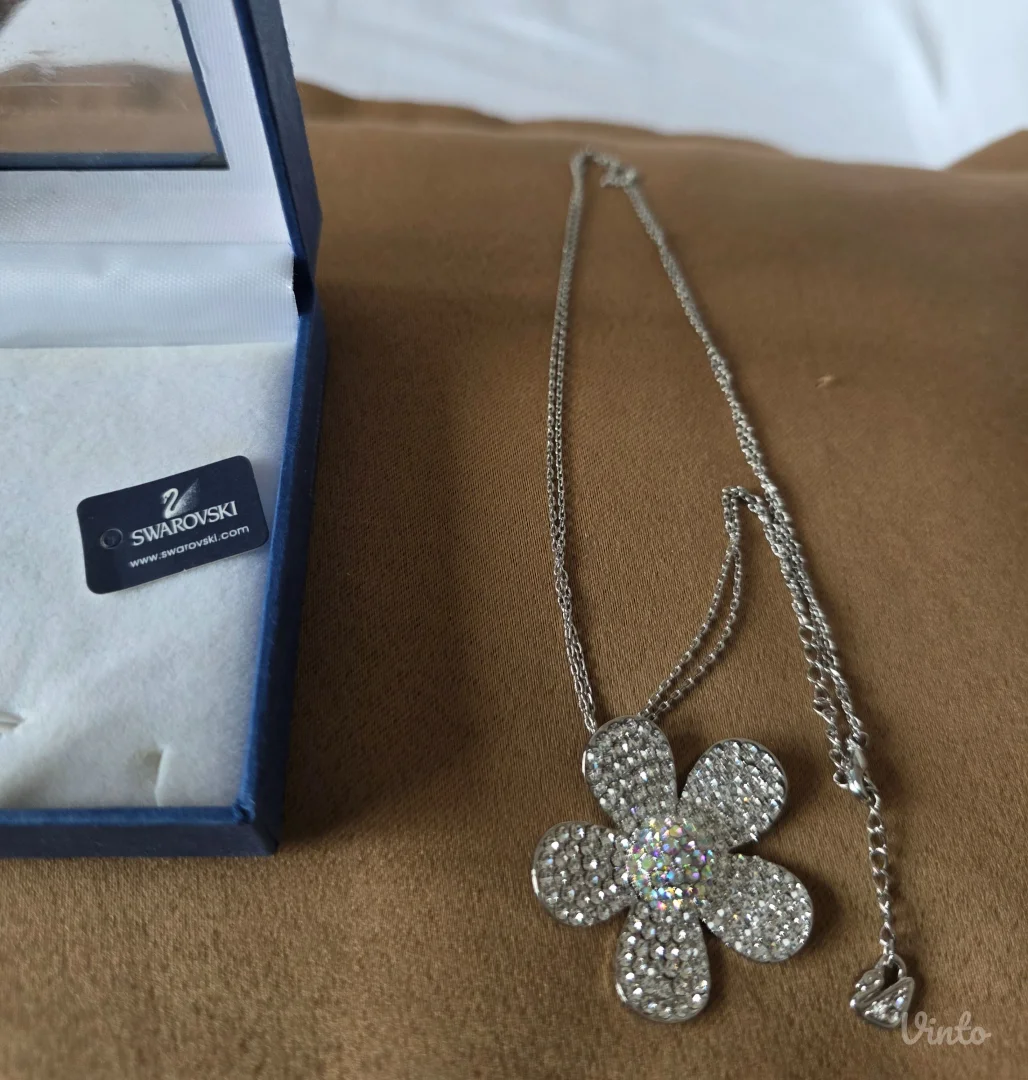Swarovski ogrlica NOVO!