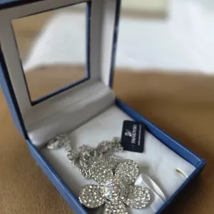 Swarovski ogrlica NOVO!