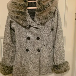 Topla zimska jakna bundica