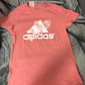 Adidas pink majica