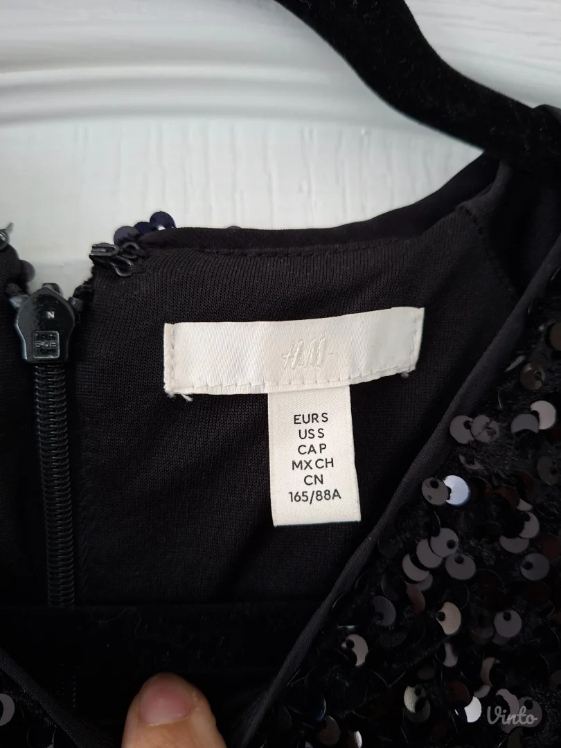 H&M crna haljina sa šljokicama