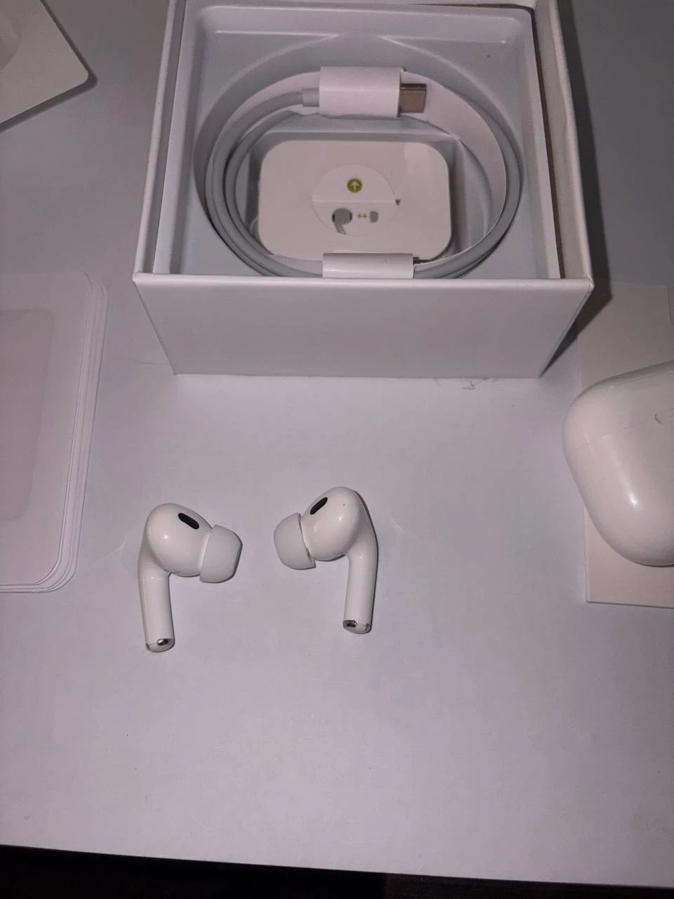 AirPods 2 pro i AirPods air 4