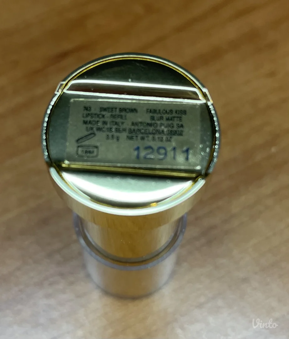 Carolina Herrera lipstick fabulous kiss blur matte TESTER