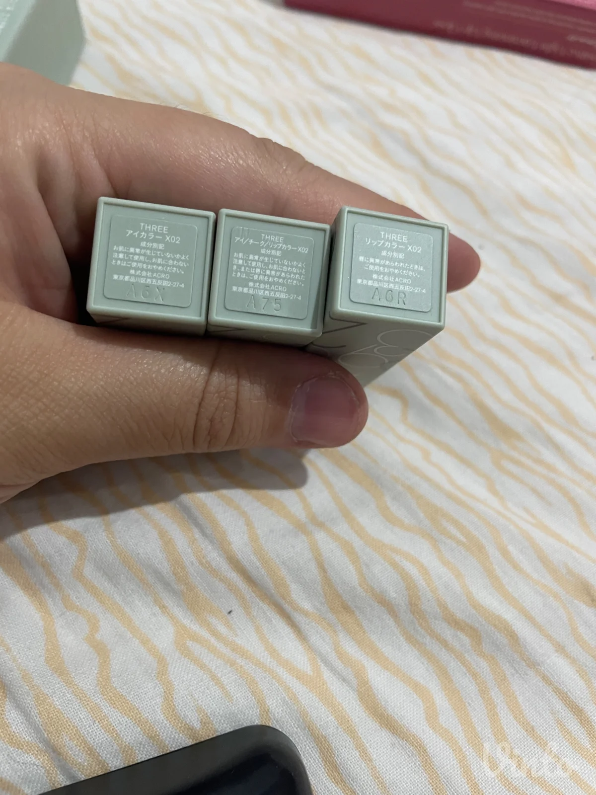 THREE cosmetics box od tri lipsticka